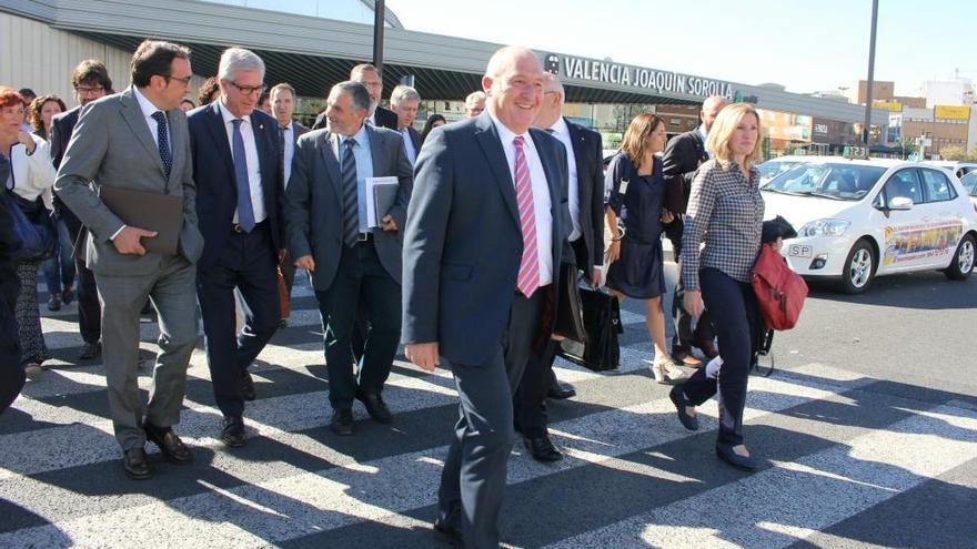 Llegada de la delegación catalana a la estación Joaquín Sorolla.