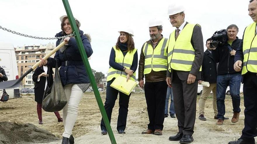 Los padres de Teatinos vuelven a la carga y acusan a la Junta de &quot;tomarles el pelo&quot;