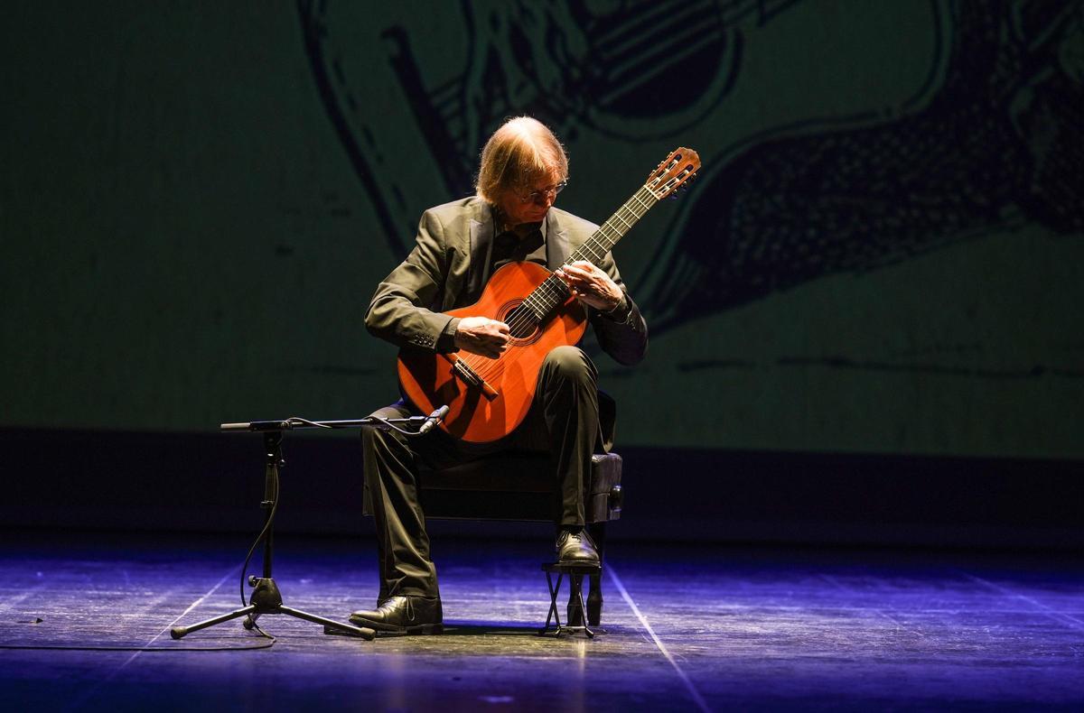 Loquillo y David Russell animan la noche cordobesa