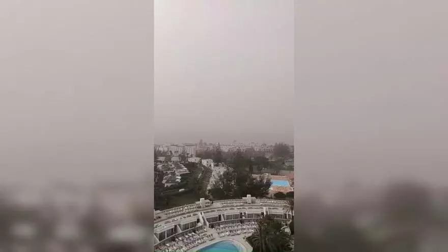 La calima 'engulle' el Sur de Gran Canaria (31/03/2026)