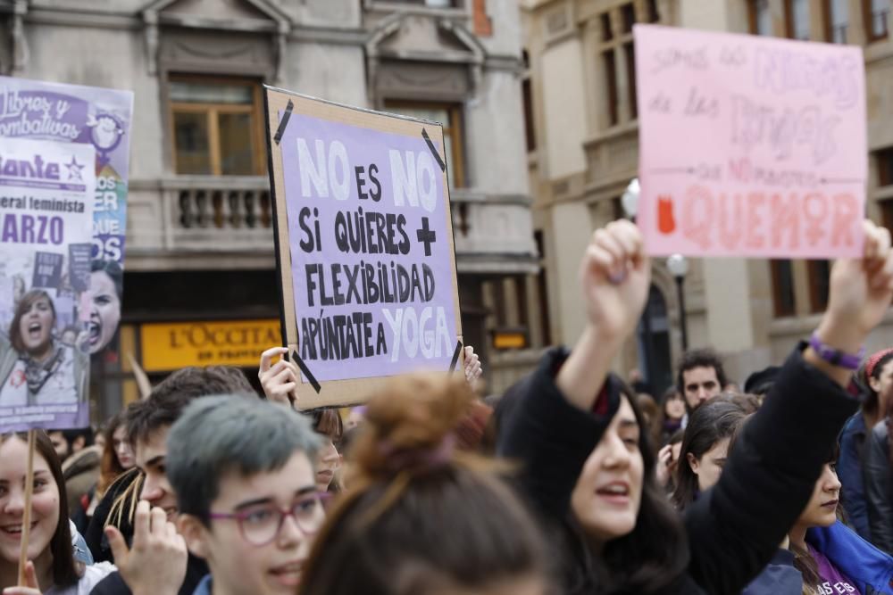 8-M en Asturias: Concentración feminista en la plaza mayor de Gijón