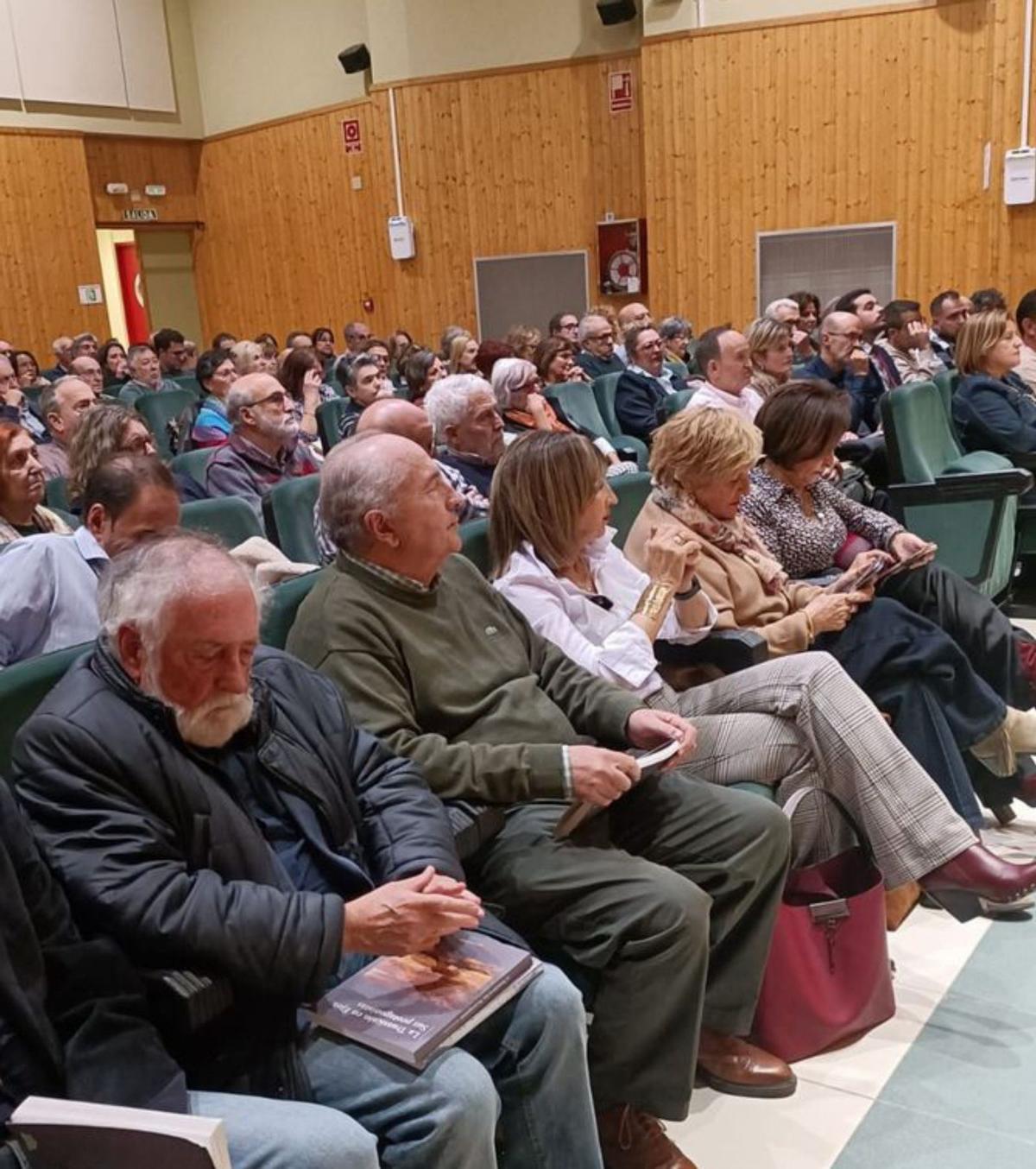 El centro cívico completó su aforo. | SERVICIO ESPECIAL