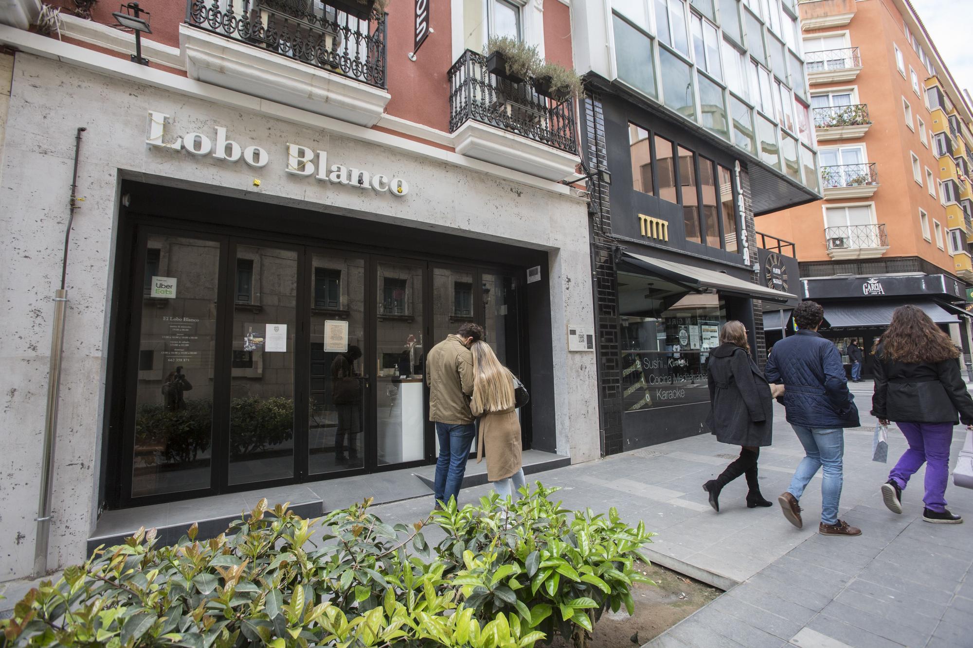 Lleno en las terrazas del centro de Alicante el primer fin de semana de apertura