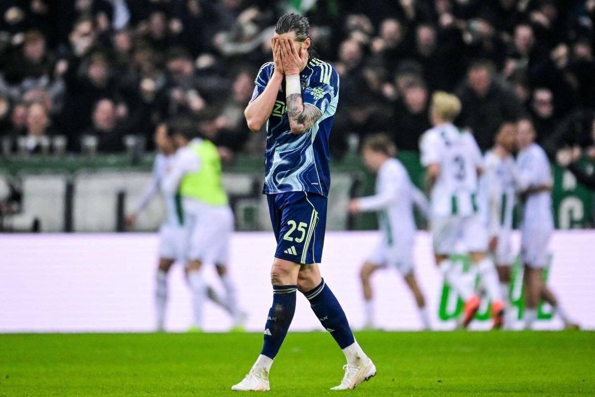 Wout Weghorst, del Ajax, se lamenta durante el partido del sábado ante el Groningen.