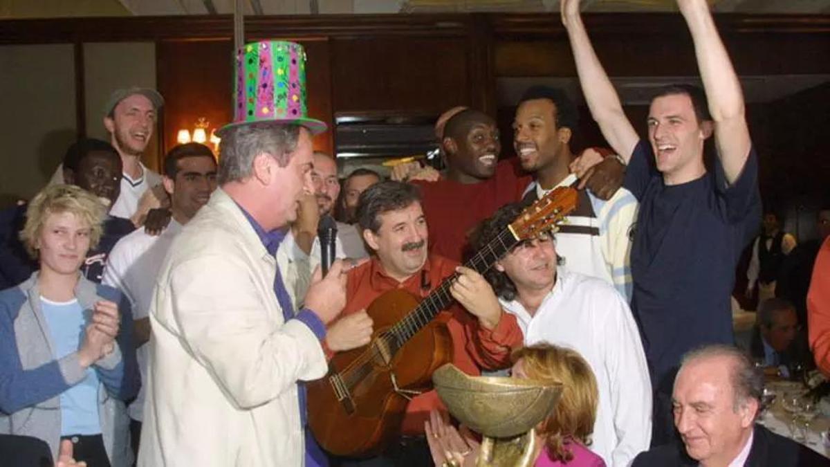 Celebración del equipo despues del partido.