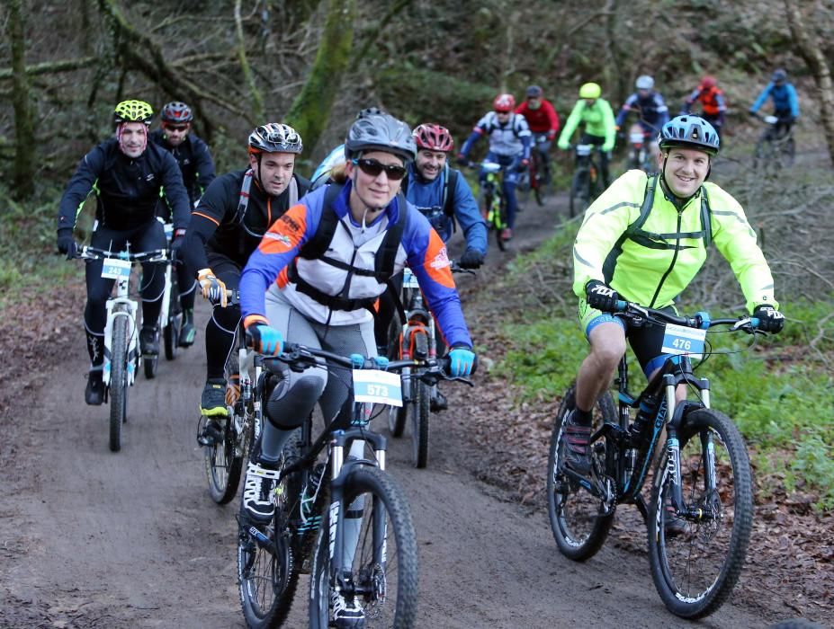 Más de 600 cicistas protagonizaron la quinta edición de la Bikedada entre Vigo y Eiras.