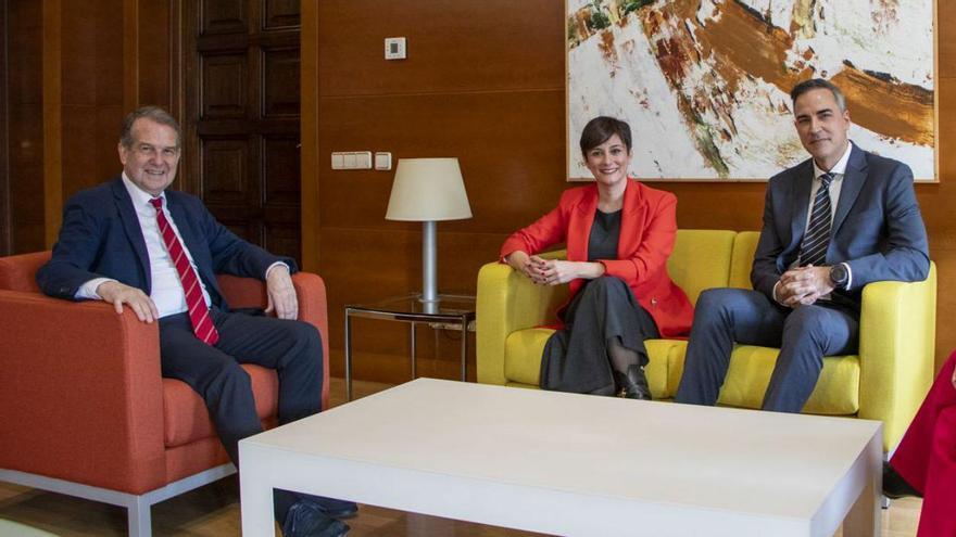 Caballero, Rodríguez, Carnicero y Clavada ayer en la sede del Ministerio de Vivienda en Madrid.