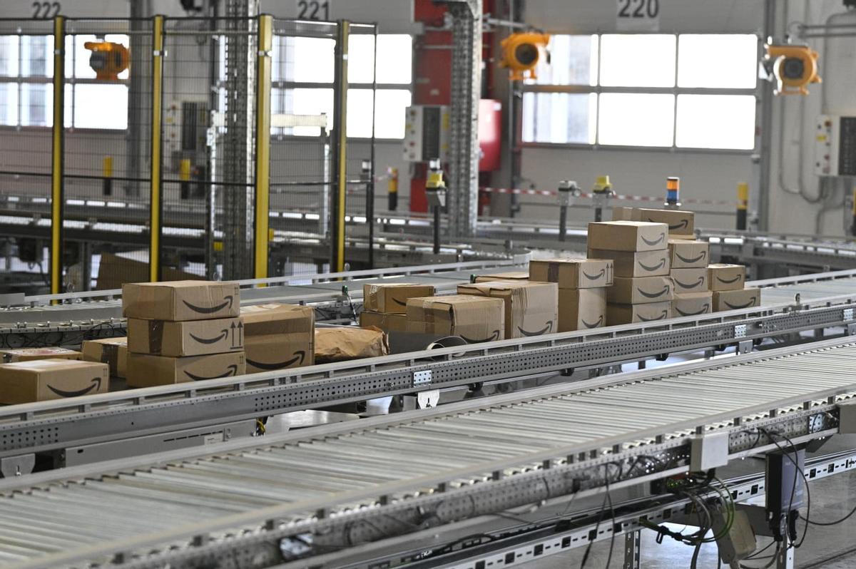Así es el centro logístico de La Muela (Zaragoza) desde el que Amazon distribuirá sus productos más vendidos en España Así es el centro logístico de La Muela (Zaragoza) desde el que Amazon distribuirá sus productos más vendidos en España