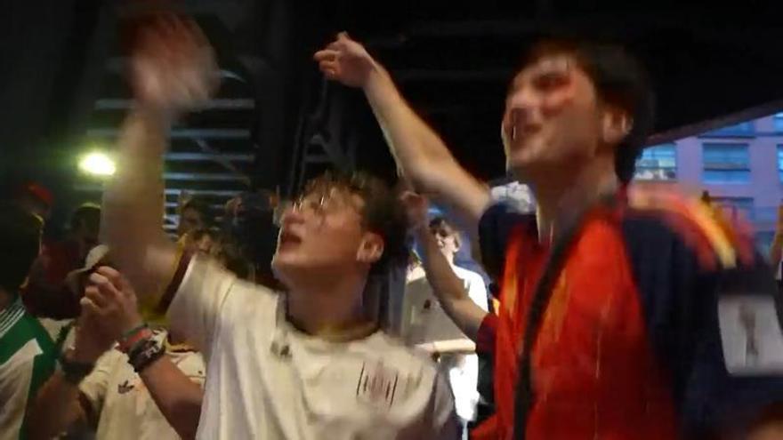 La afición española pinta de rojo las calles de Nueva York antes de la final