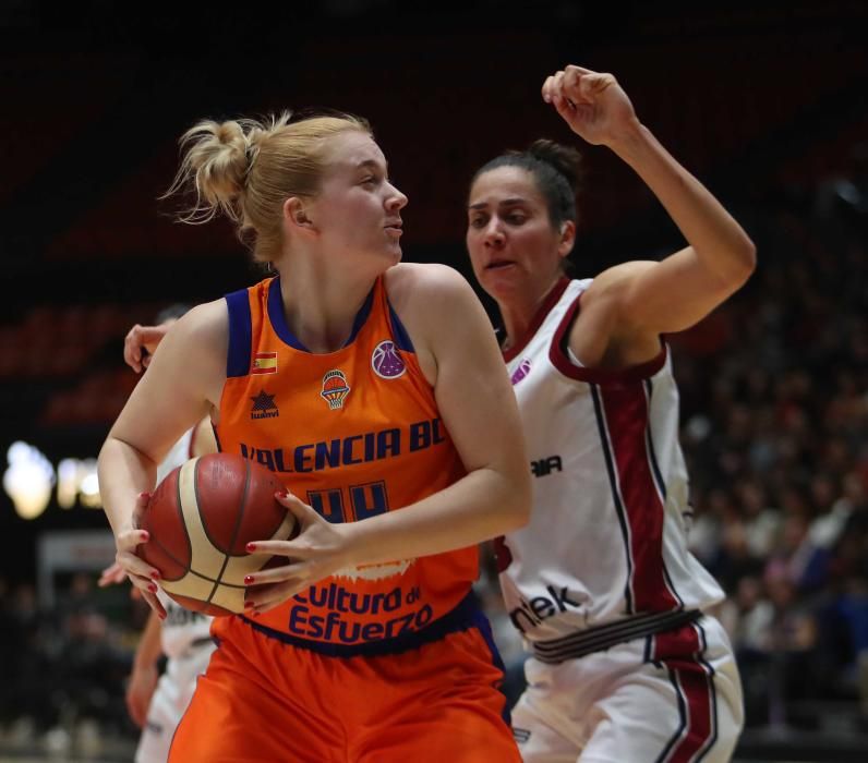 Partido entre el Valencia Basket y el Lointek Gernika