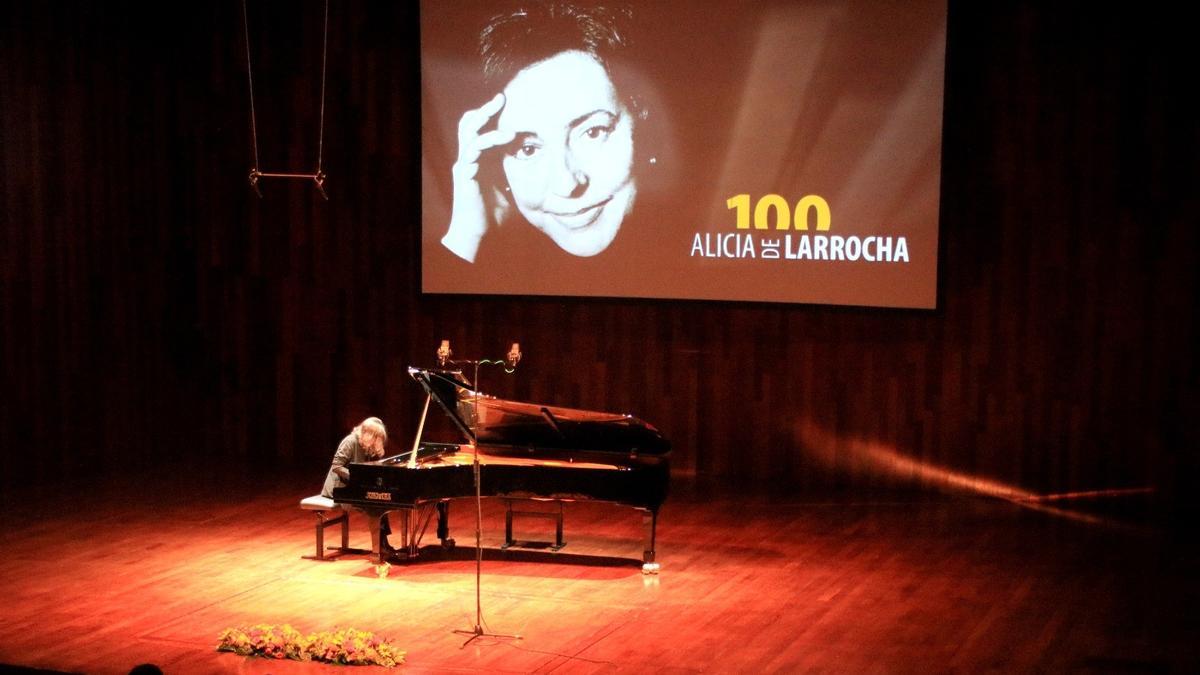 Actuación de Sira Hernández en el Auditori de Barcelona