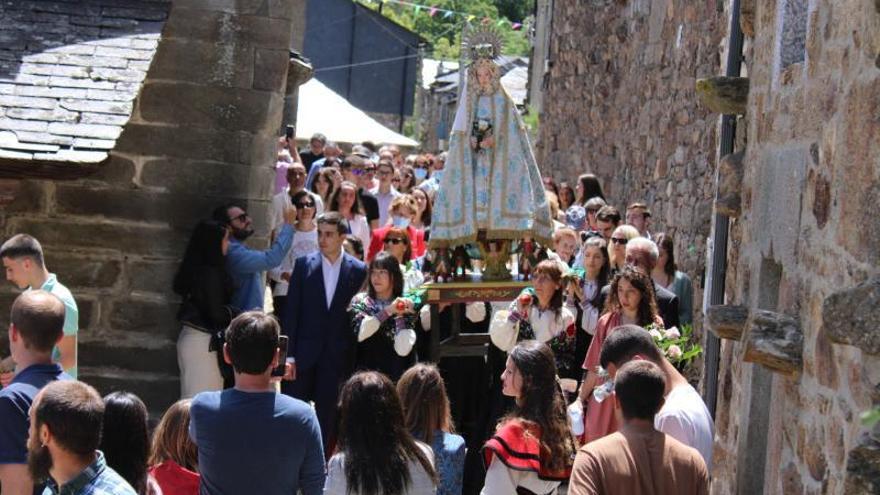 Vigo mira a la Virgen de Gracias | A. SAAVEDRA