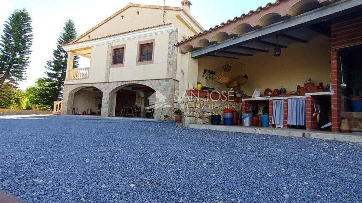 Una gran casa a la venta en Alicante, perfecta para fiestas