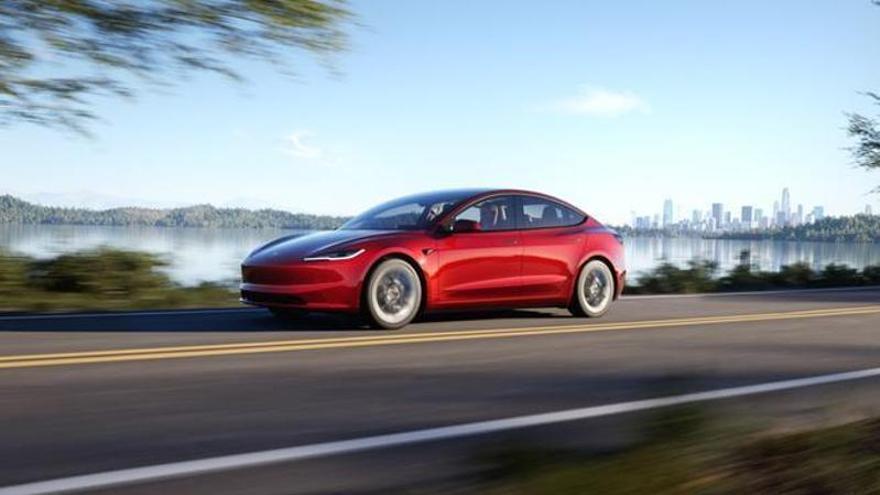 Tesla 'dimostra' che l'utilizzo della sua guida assistita in Europa è sicuro