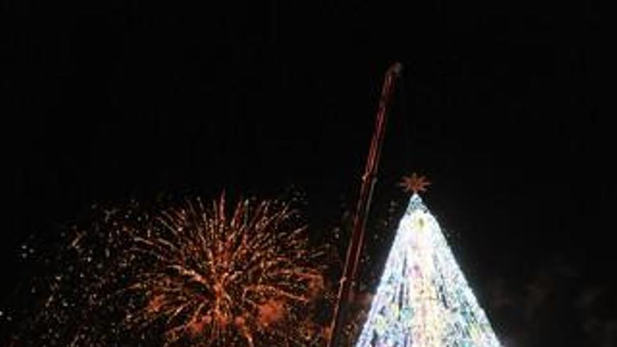 Encendido del Gran Árbol de Navidad de la Plaza Circular de Murcia