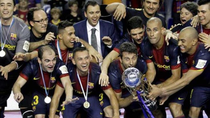 El FC Barcelona Alusport celebran el título de Liga de fútbol sala.