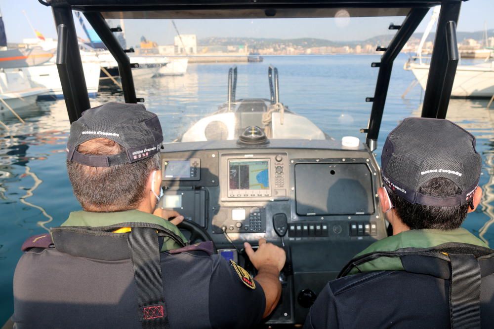 Els Mossos d'Esquadra comencen a patrullar al mar