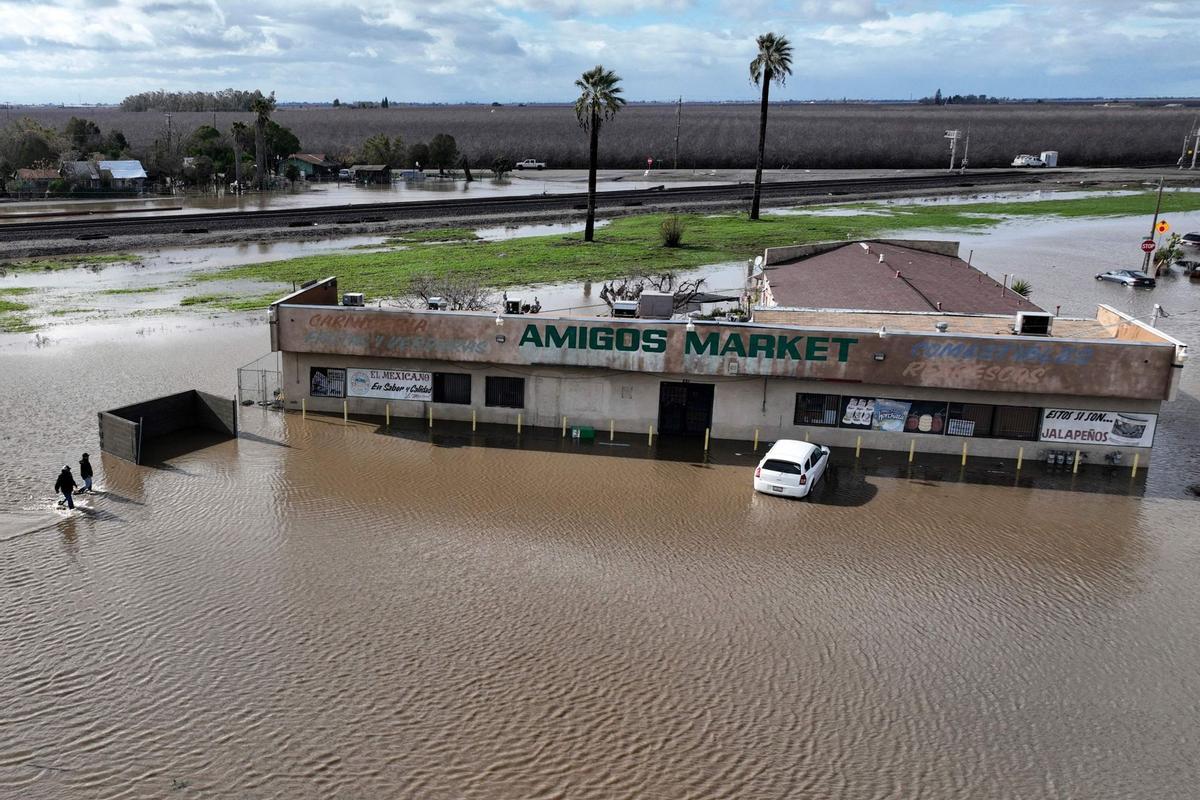 El diluvio en California causa al menos 14 muertos y obliga a evacuar a miles de personas