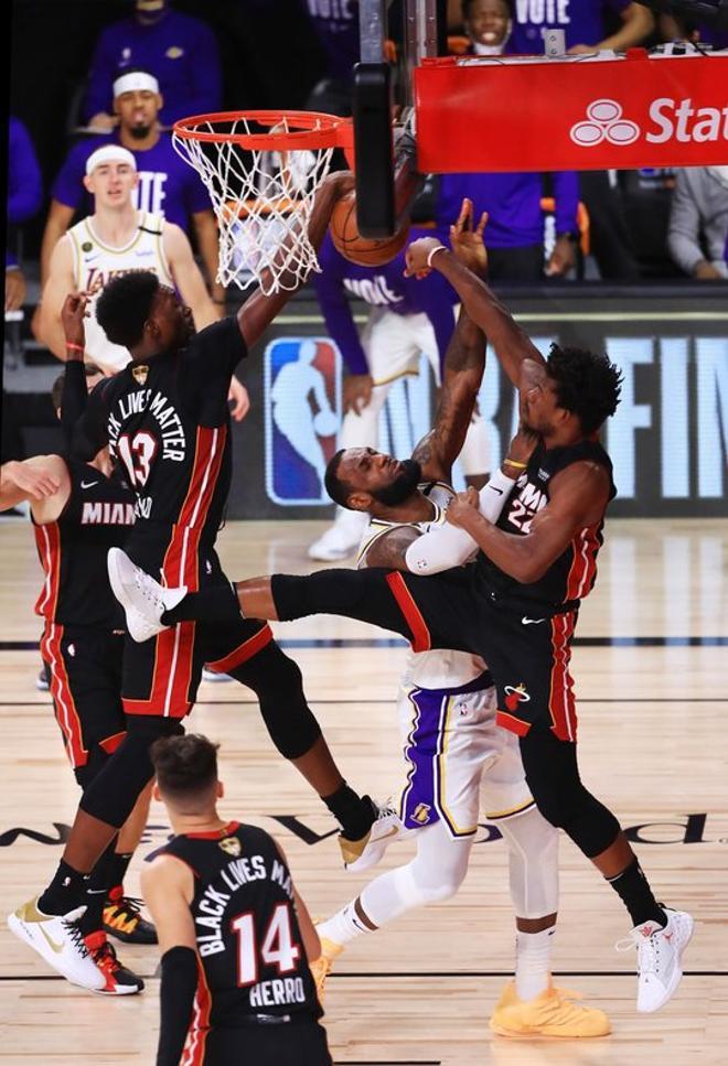 Los Ángeles Lakers se proclaman campeones de la NBA 2020 tras destrozar a los Miami Heat (106-93) en el sexto partido de las finales NBA. Conquistan así el 17º anillo de la historia de la franquicia.