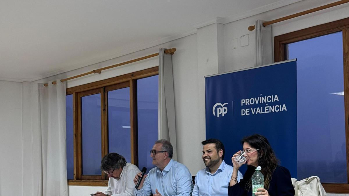 El Partido Popular de la Safor reúne alrededor de 95 afiliados, alcaldes y portavoces para reforzar su estrategia política de cara a 2027