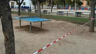 El colegio reubicado en Alginet tras la dana comparte patio con un bar