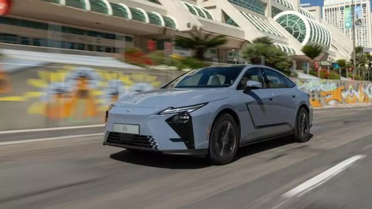 Lexus concreta la autonomía, capacidad de carga y acabados del nuevo ES