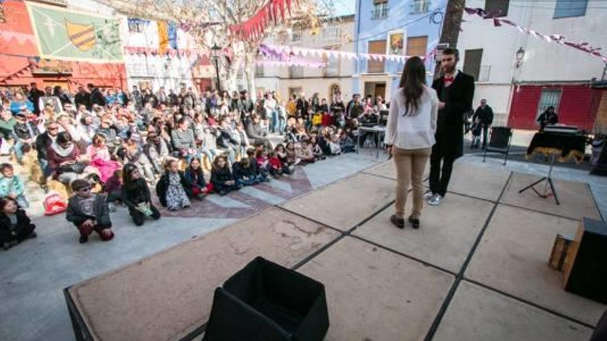 El escenario de la Fireta de Muro acoge gran cantidad de actuaciones a lo largo de todo el fin de semana.