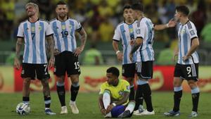 Rodrygo recibe insultos racistas en redes tras su encontronazo con Messi