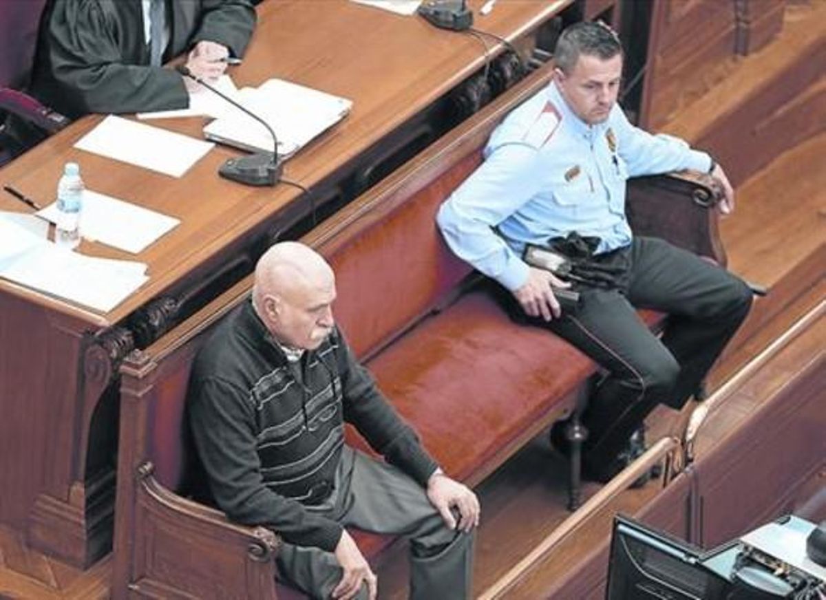 Cuartero segueix les evolucions d’una de les jornades del judici del triple crim. Cuartero segueix les evolucions d’una de les jornades del judici del triple crim.