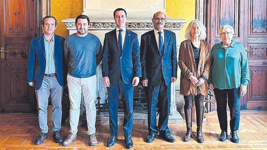 El presidente del Consell de Mallorca, Llorenç Galmés, y el ministro saharaui, en el centro.