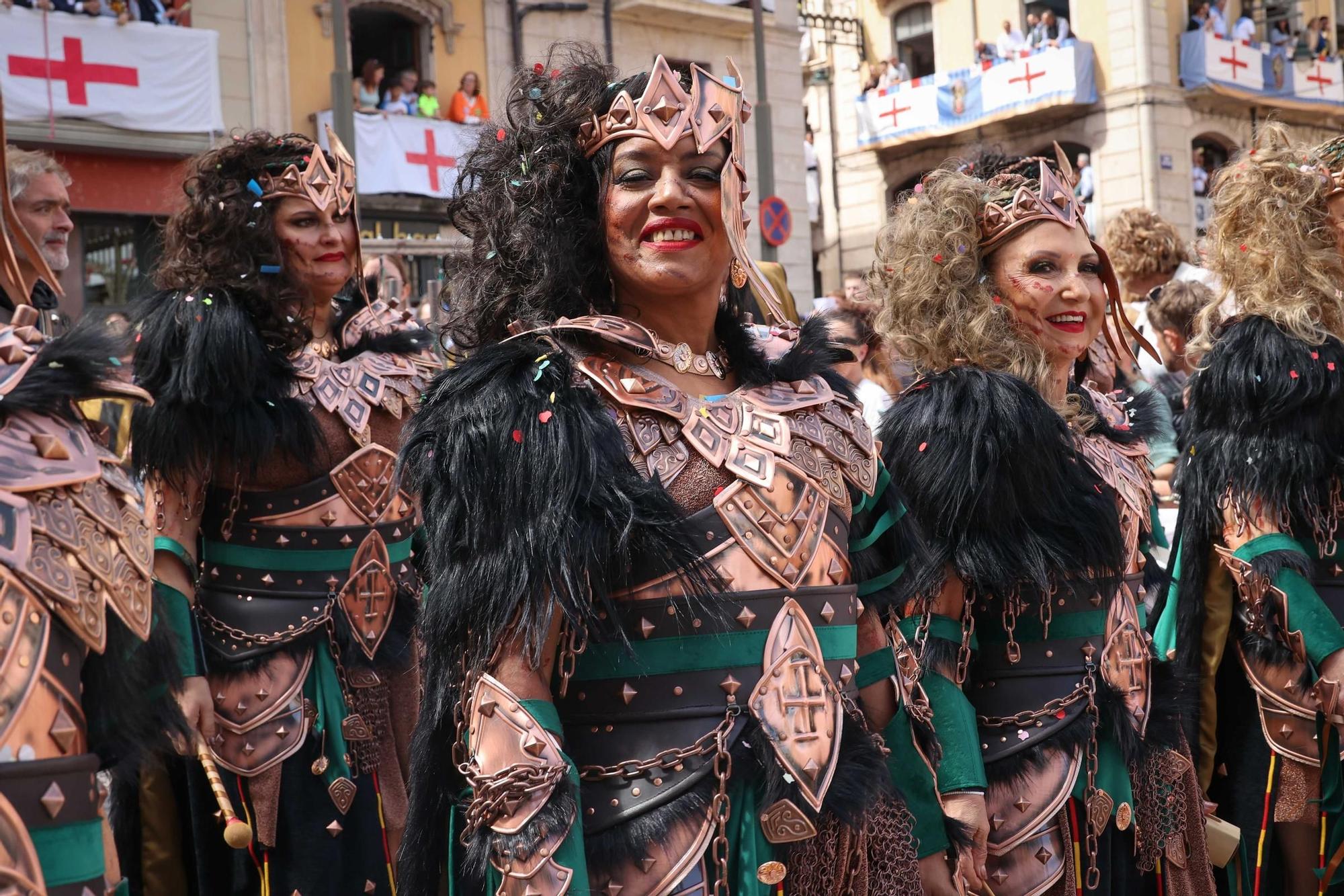 Alcoy se entrega al espectáculo de las tropas cristianas