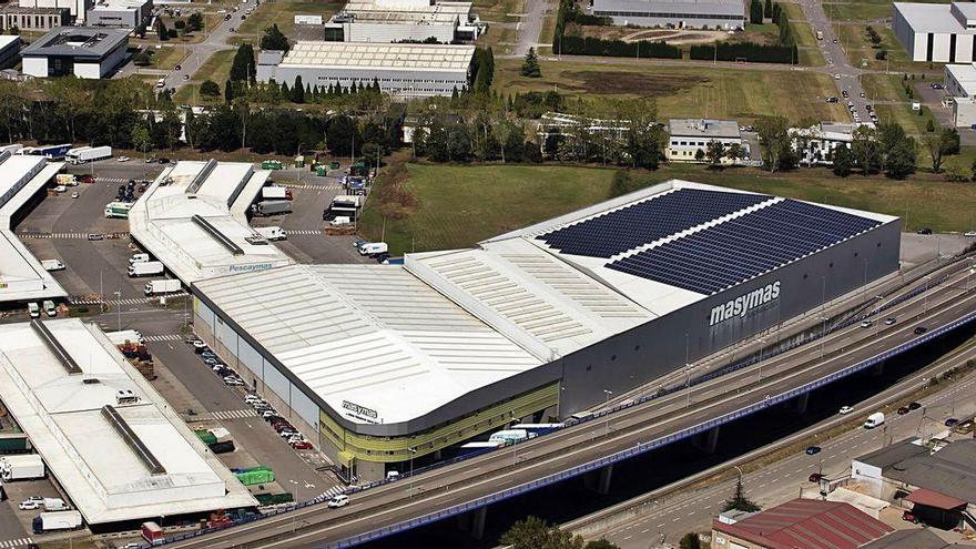 A la derecha, en negro, las placas fotovoltaicas de la nueva instalación.