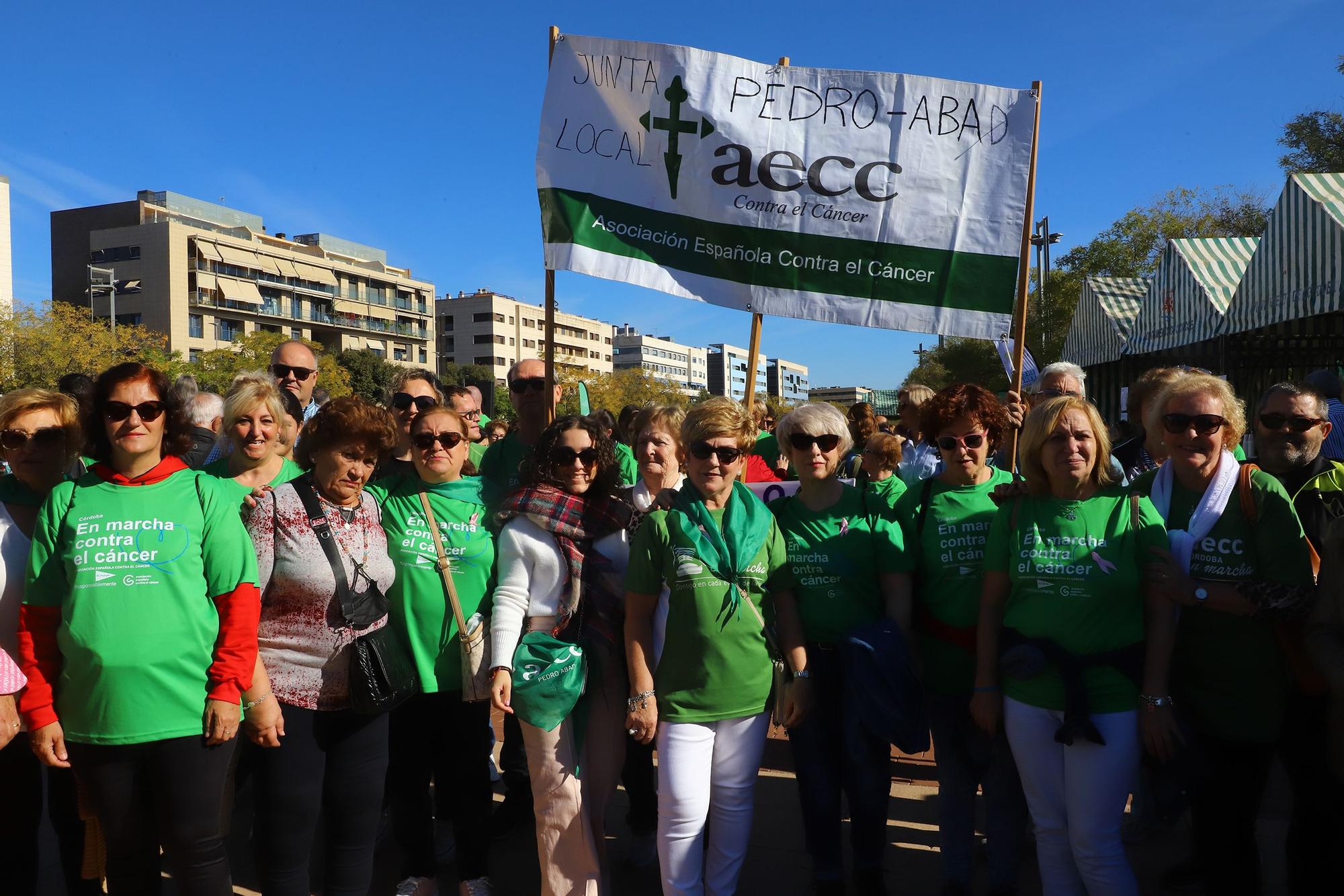 La Asociación Española contra el Cáncer convierte el Vial en una gran marea verde