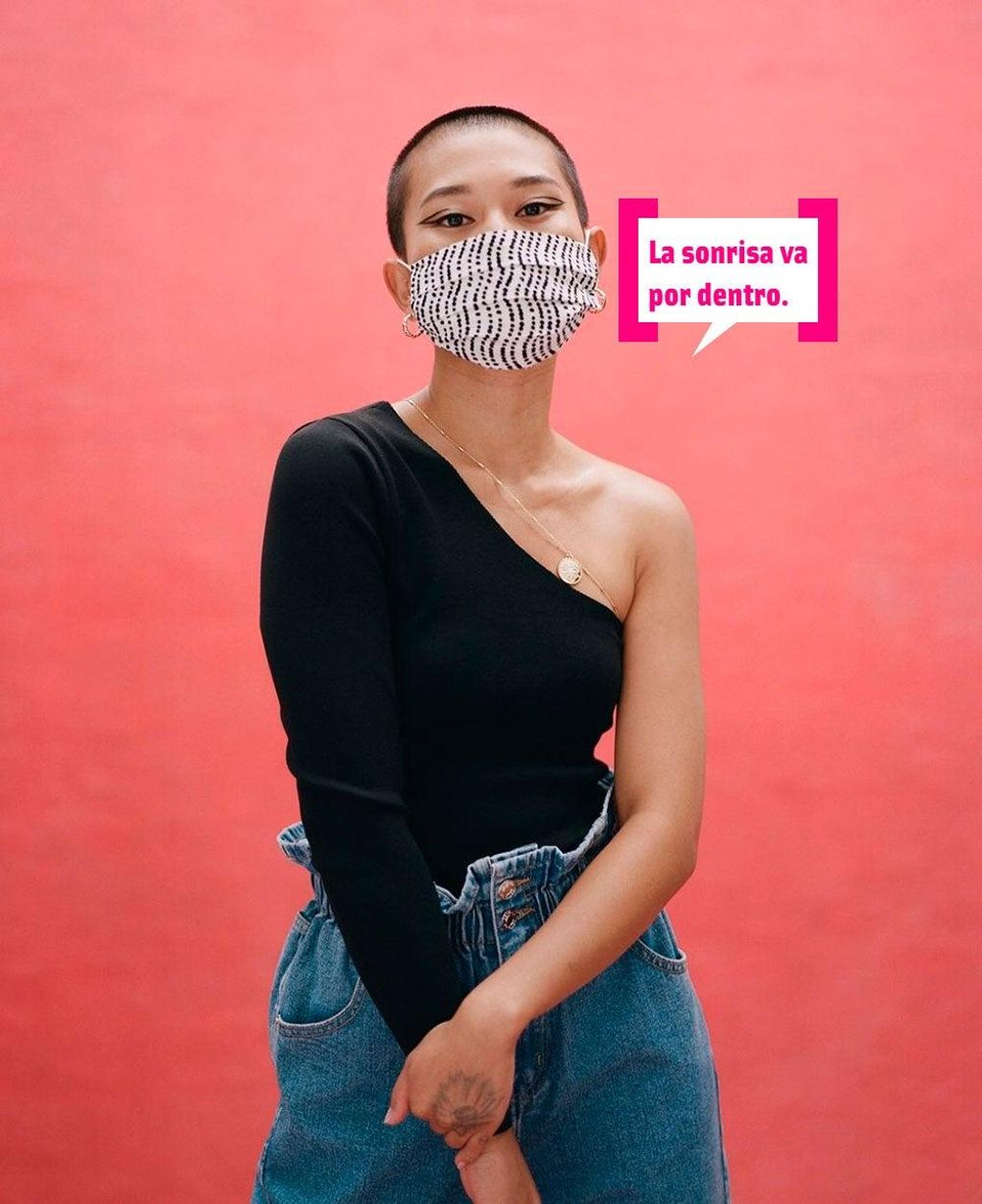 Modelo con mascarilla de Primark