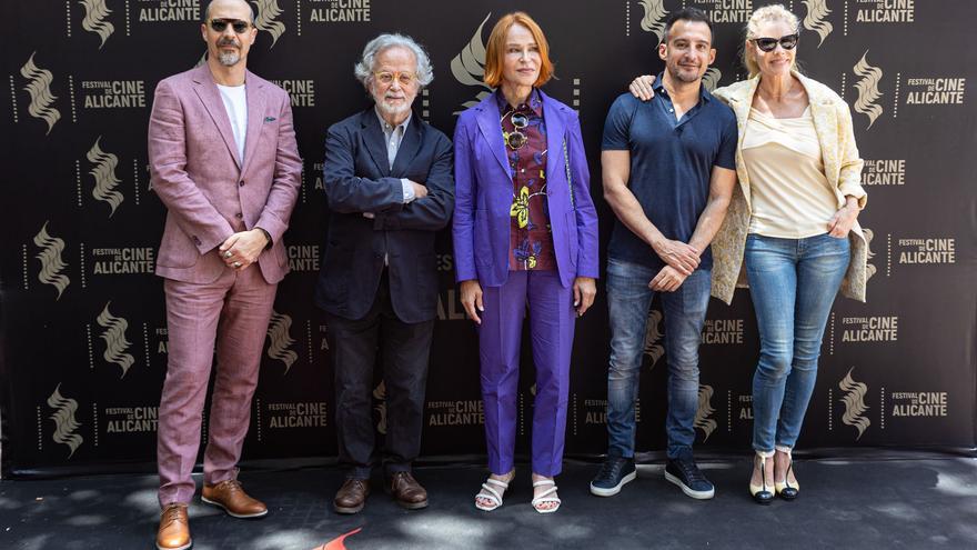 El Festival de Cine de Alicante inaugura el nuevo paseo &quot;Luz de las estrellas&quot; frente al Teatro Principal