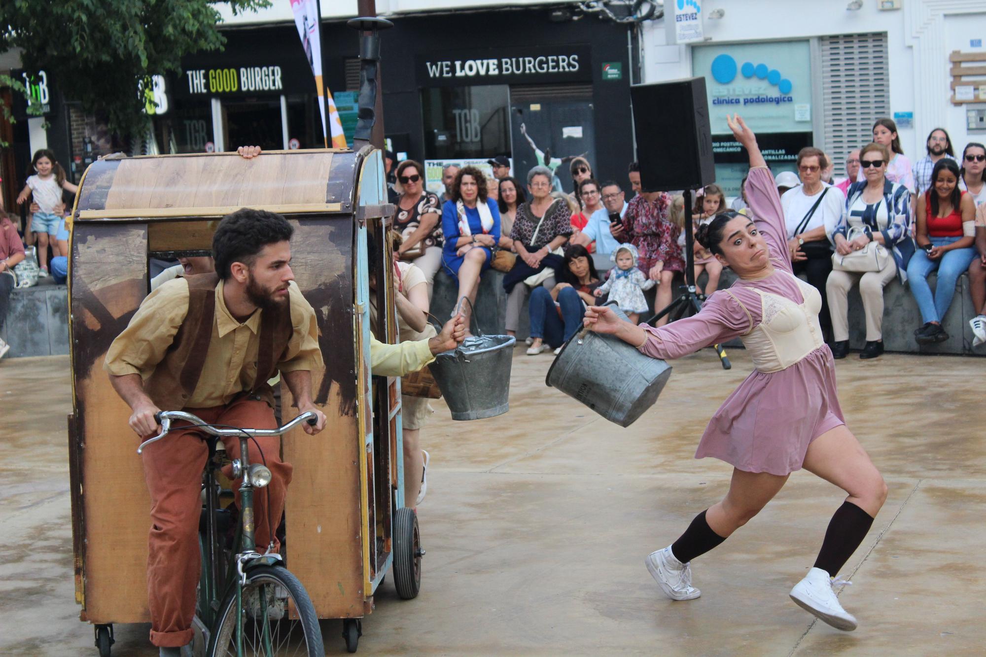 Calles en danza (y baile) en Dénia