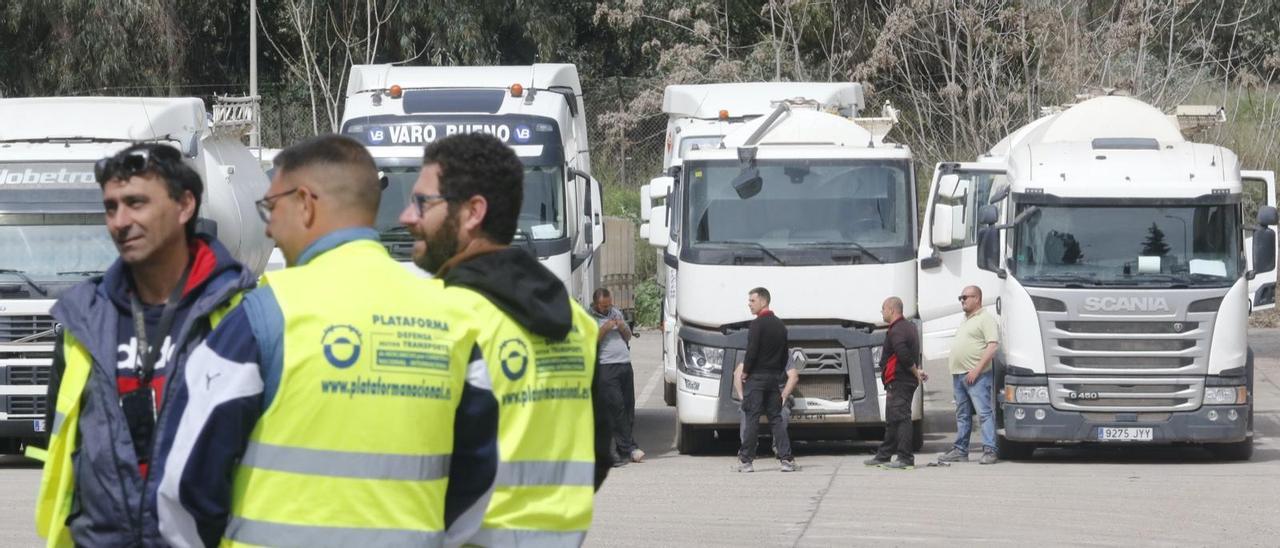 Transportistas realizan un piquete informativo en Cosmos, durante la pasada huelga.