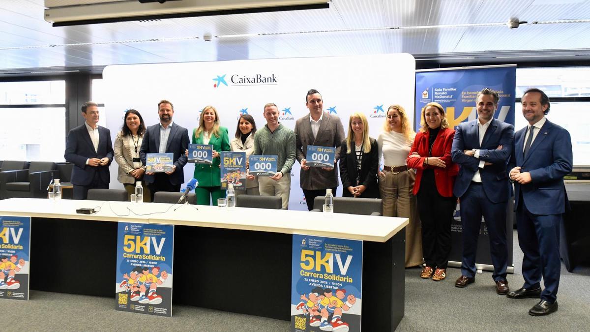 Presentación de la carrera a favor de Ronald McDonald en la sede de CaixaBank en Murcia