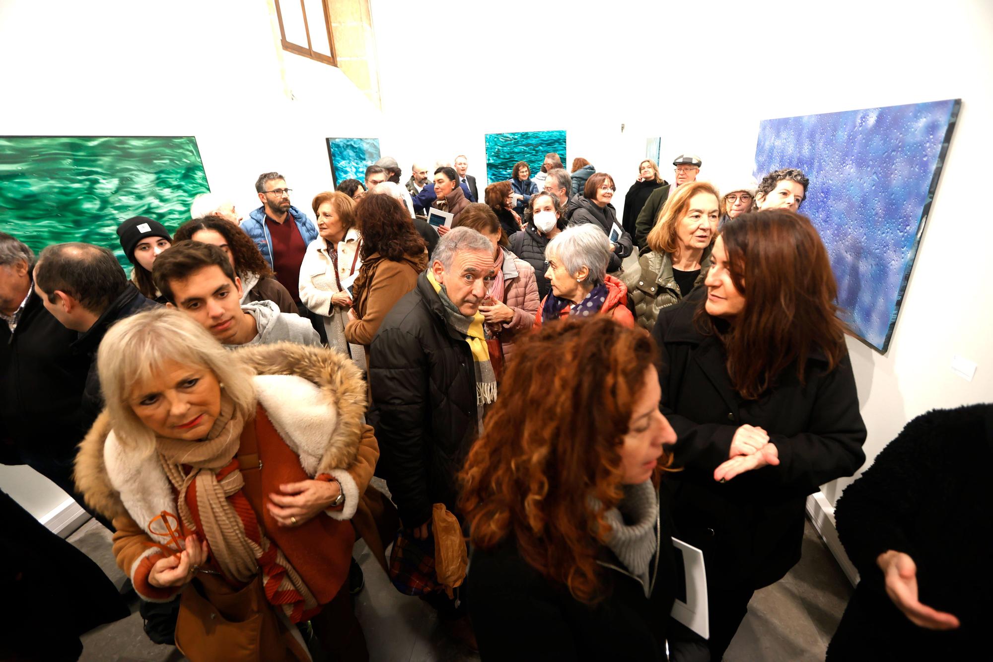 EN IMÁGENES: Guillermo Simón inunda la Universidad de mar y de obras "pintadas con el alma"