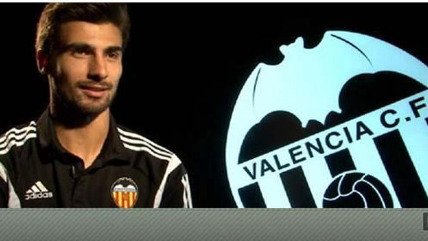 André Gomes, encantado en el Valencia CF