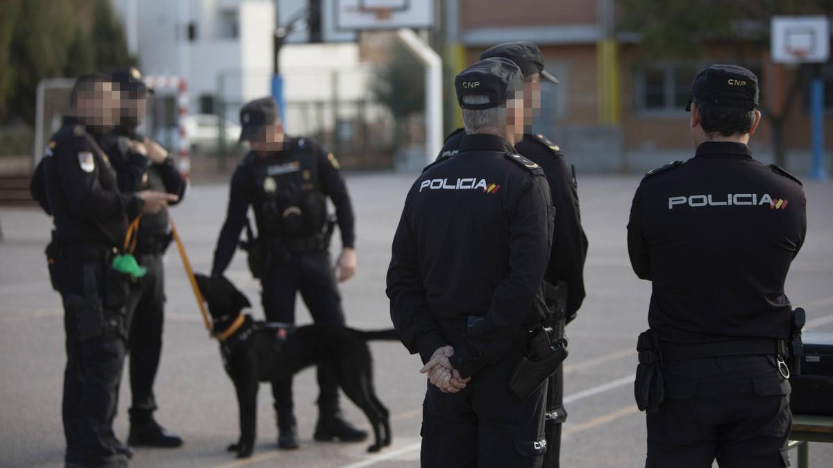 Agentes de la Policía Nacional en Sagunt.