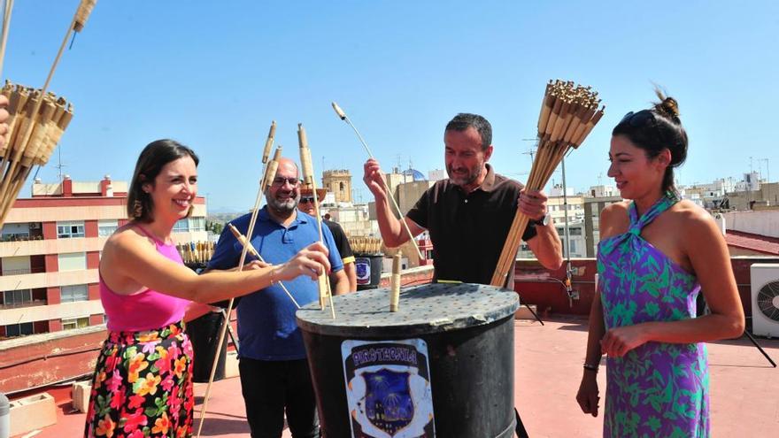 El alcalde, Carlos González con los ediles Esther Díez, Felip Sànchez y Mariola Galiana este viernes