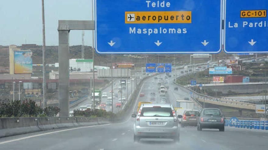 Tramo de la autopista a la altura de Jinámar durante el mediodía de ayer.