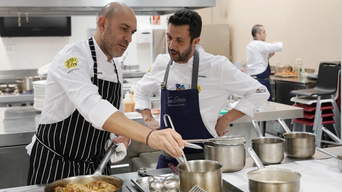 Los cocineros Luis Lera e Iván Cerdeño, ambos Estrella Michelín, cocinan con productos Tierra de Sabor.