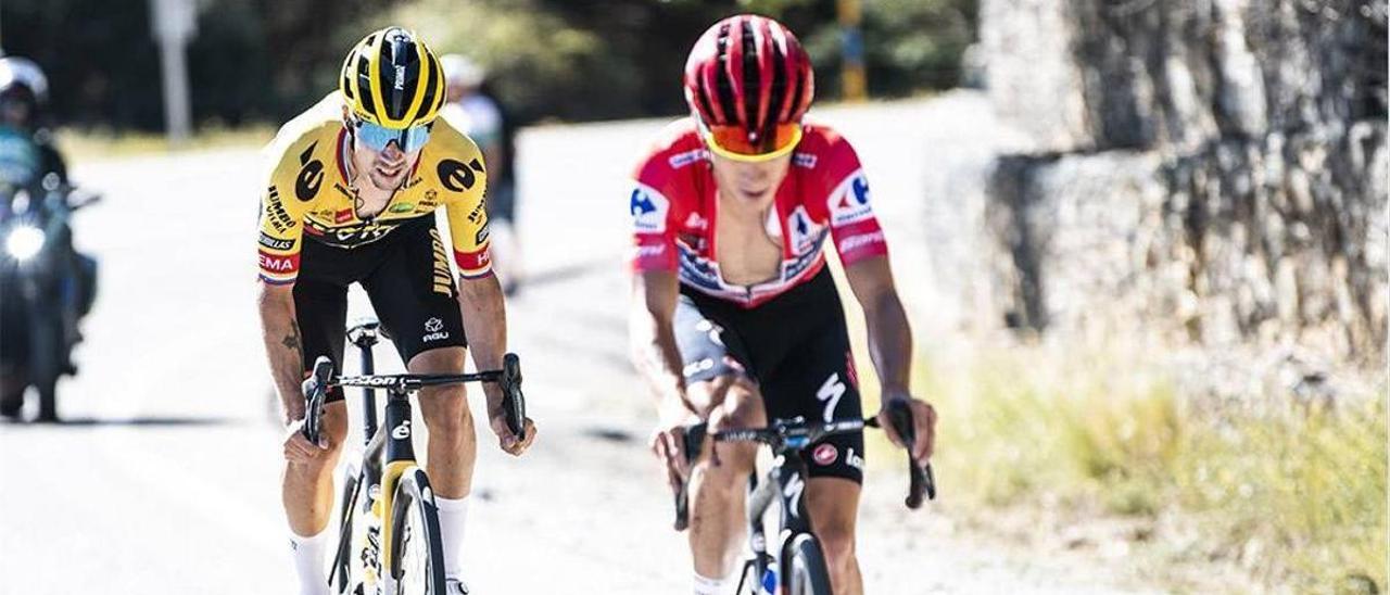 Remco Evenepoel y Primoz Roglic, en Sierra Nevada.