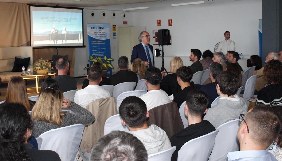 El economías Emilio Duró, durante su charla