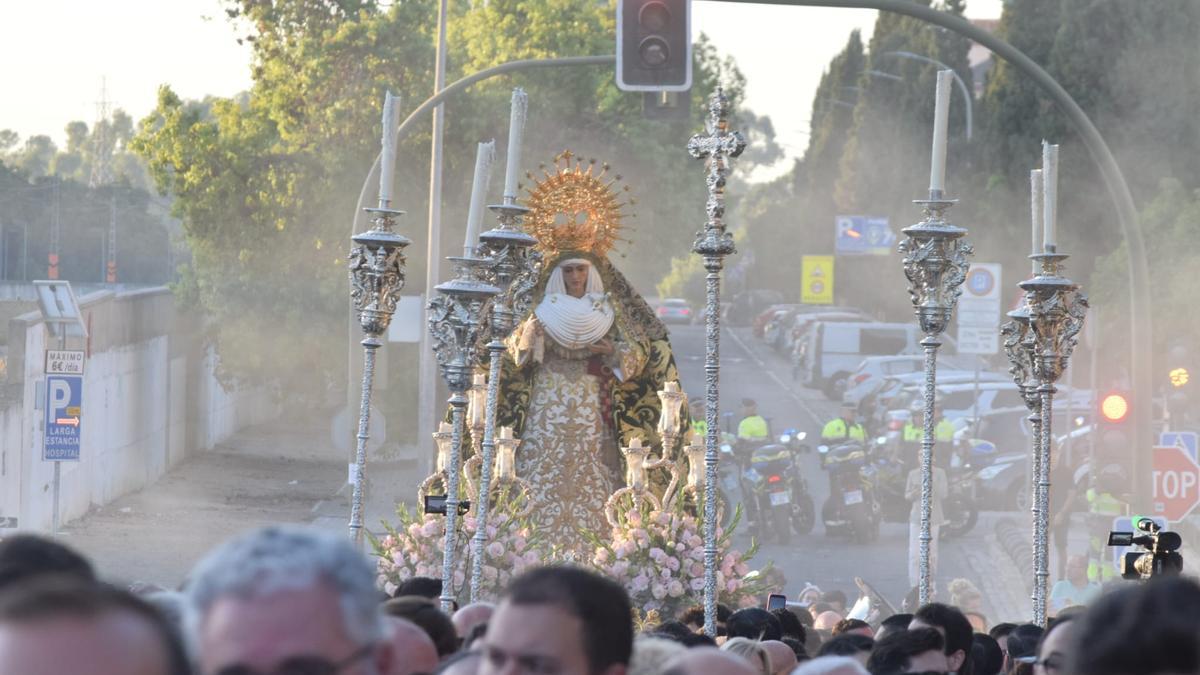 La Esperanza camino de Triana.