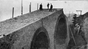 Barcelona Fotos historicas antiguas del Pont dels Tres Ulls que estaba en la Trinitat