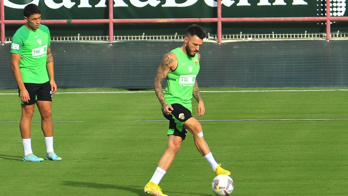 Josan, durante el entrenamiento de este miércoles del Elche