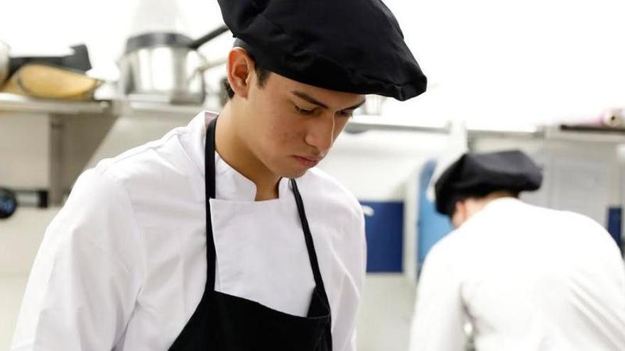 El lanzaroteño Gabriel Navarro gana la XIV edición del Premio Promesas de la alta cocina Le Cordon Bleu